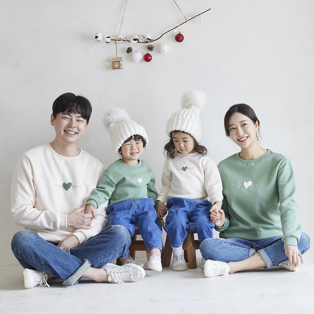 Brushed grass leaf heart Man to man family 23D05/ family look, family photo outfit